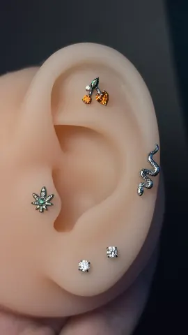 Fotografia real de un piercing realizado en Arkadia