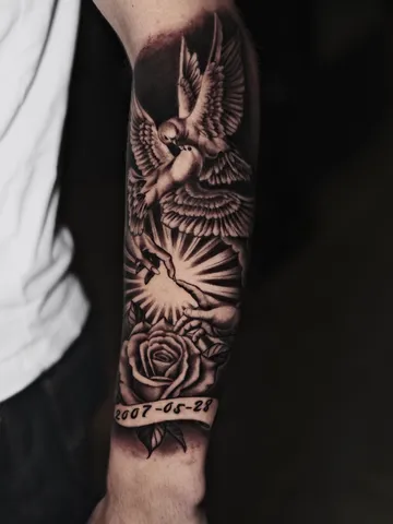 Fotografia real de un tatuaje blackwork en Arkadia