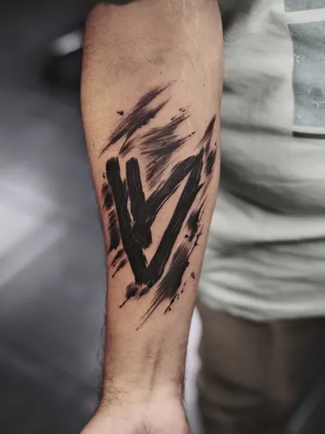 Fotografia real de un tatuaje blackwork en Arkadia