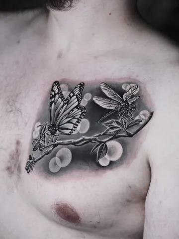 Fotografia real de un tatuaje fine line en Arkadia