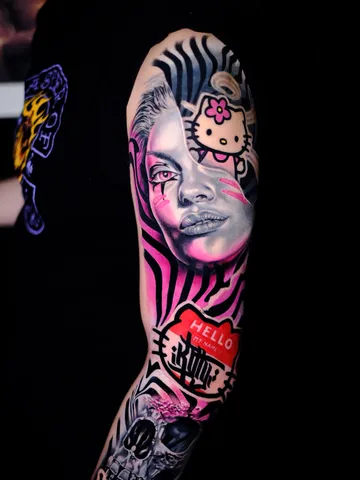 Fotografia real de un tatuaje new school en Arkadia
