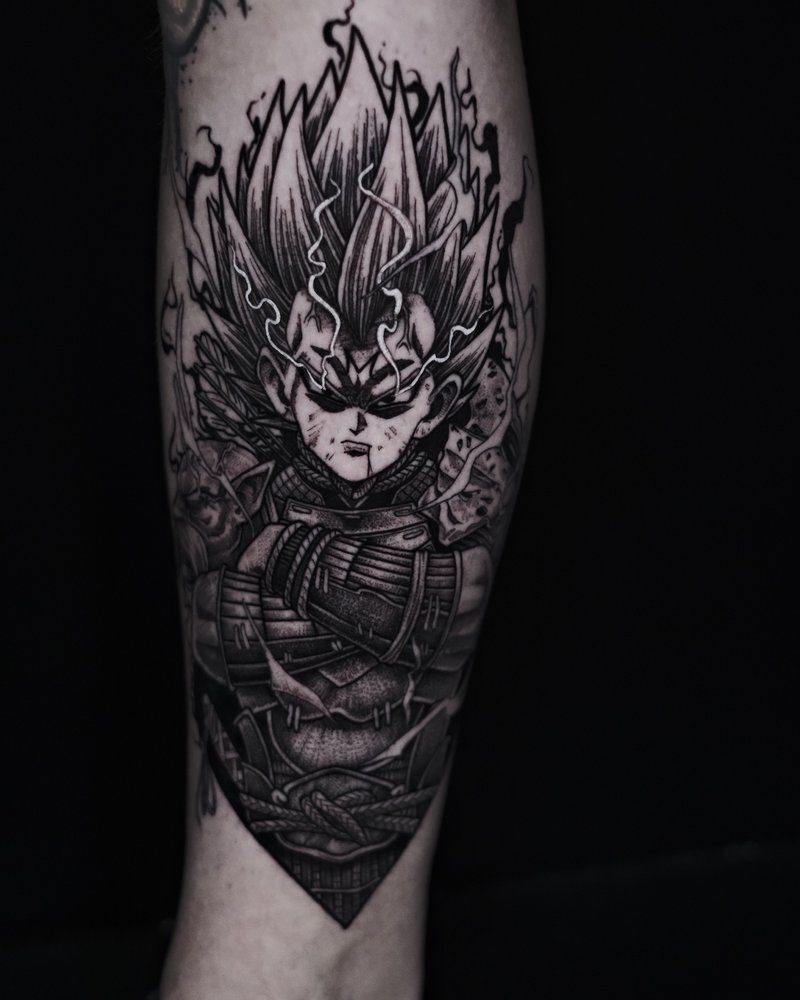 Tatuaje en negro y gris de un personaje de anime con el pelo en punta, en el antebrazo
